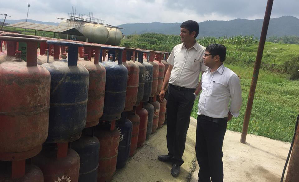 Monitoring team seals LPG cylinders of Surya Gas